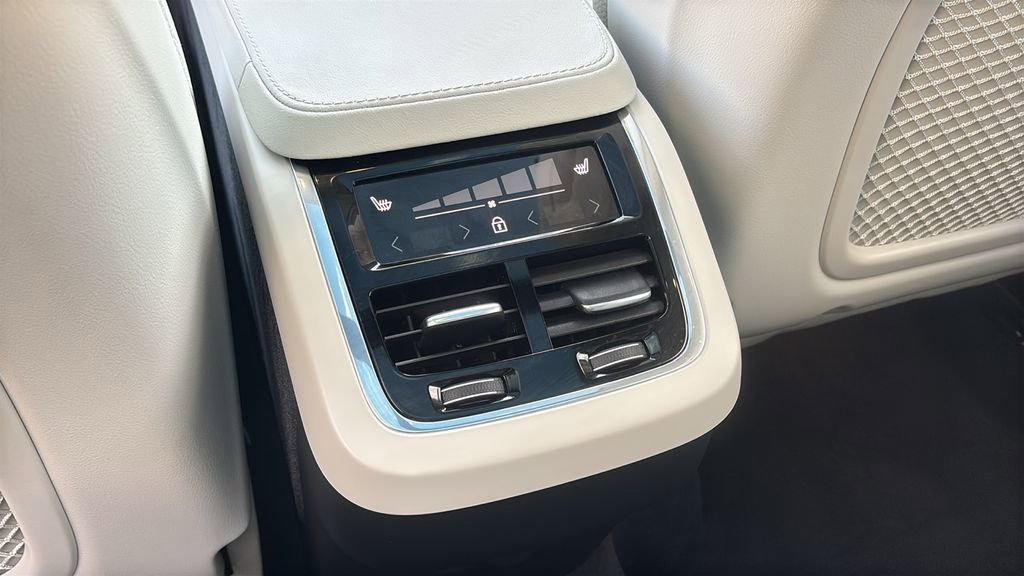 2025 Volvo Xc90 B6 Plus