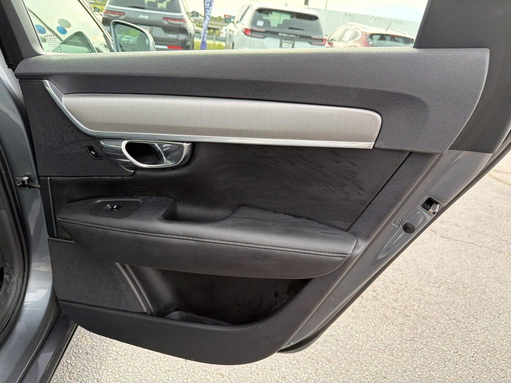 2017 Volvo S90 T6 Momentum