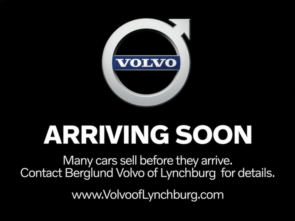 Used 2019 Volvo XC60 T6 Momentum w/ Multimedia Package