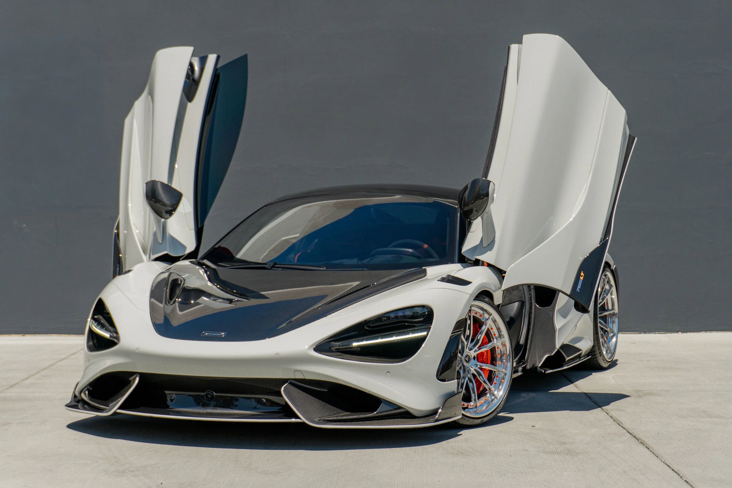 Used 2022 McLaren 765LT photo 4