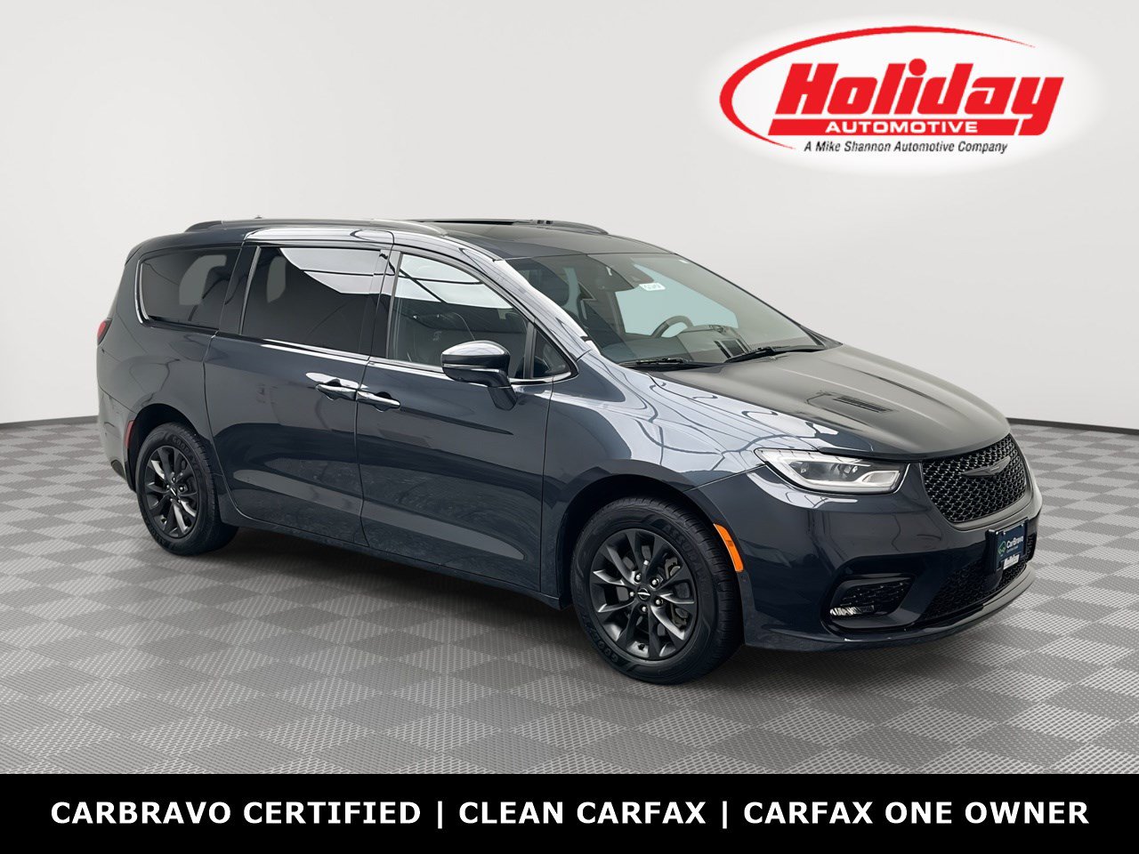 Used 2021 Chrysler Pacifica Limited w/ Uconnect Theater Family Group
