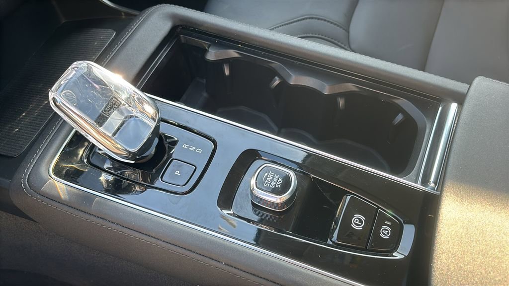 2025 Volvo Xc90 B6 Plus