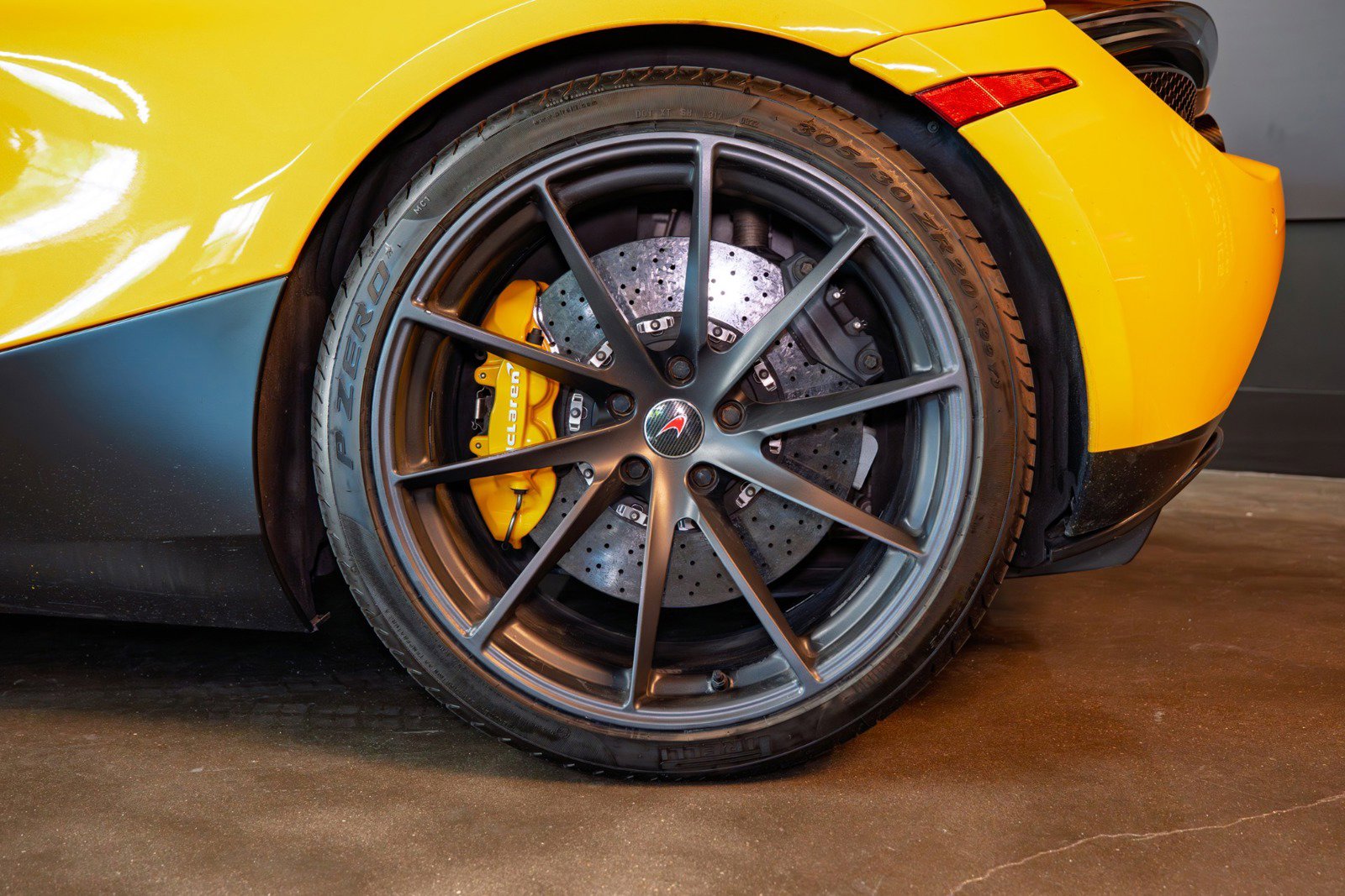 Used 2018 McLaren 720S Performance photo 21