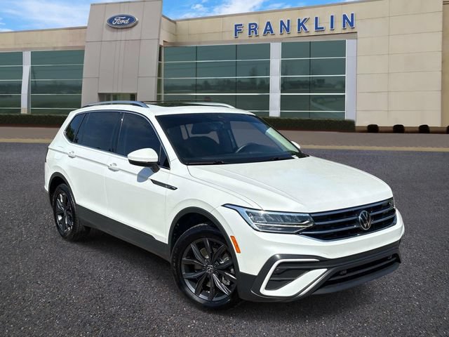Used 2023 Volkswagen Tiguan SE w/ Panoramic Sunroof Package