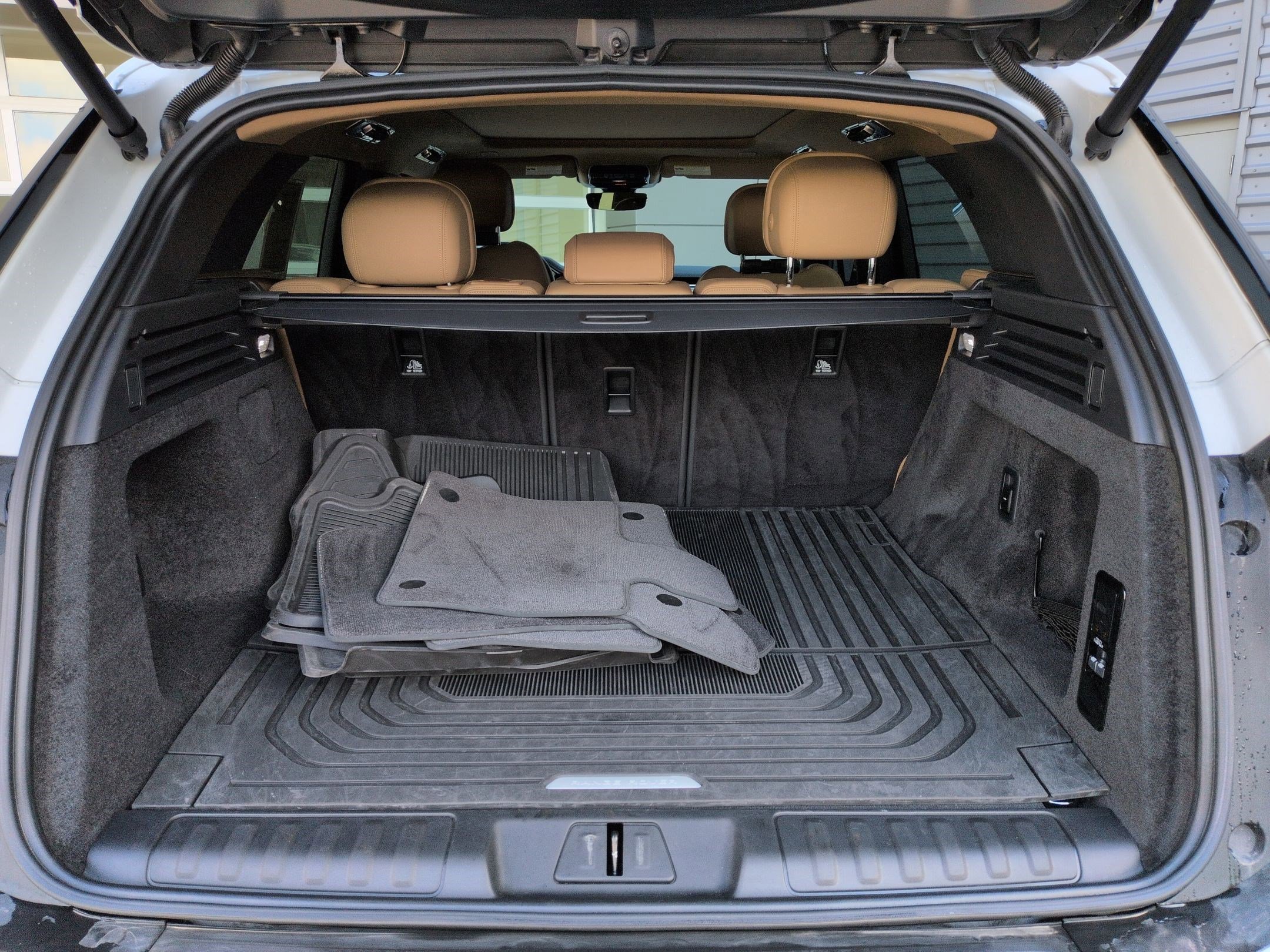 2024 Land Rover Range Rover Sport SE