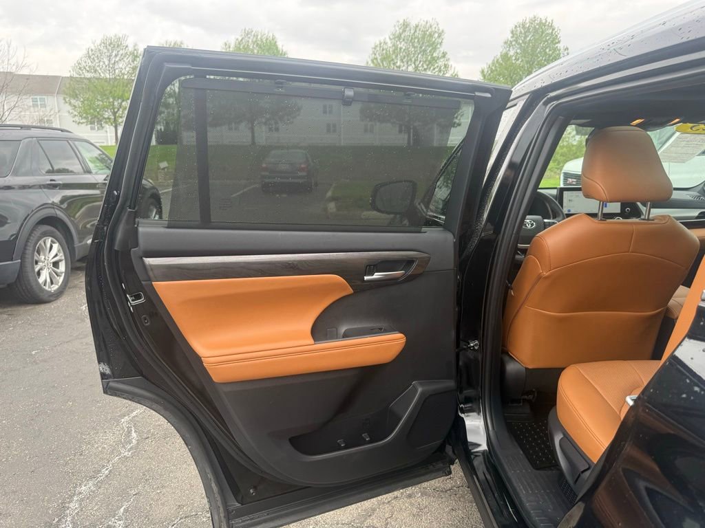 2025 Toyota Highlander Platinum