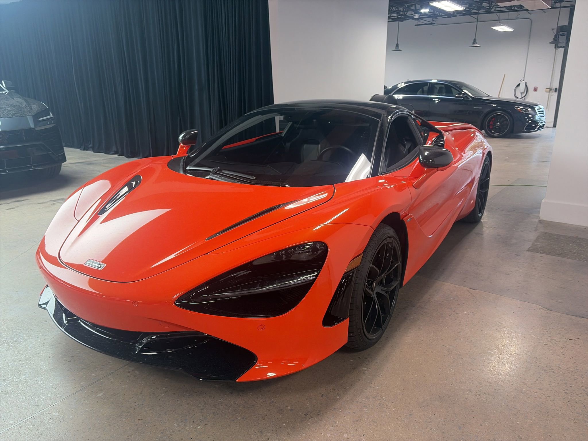 Used 2022 McLaren 720S Spider photo 2