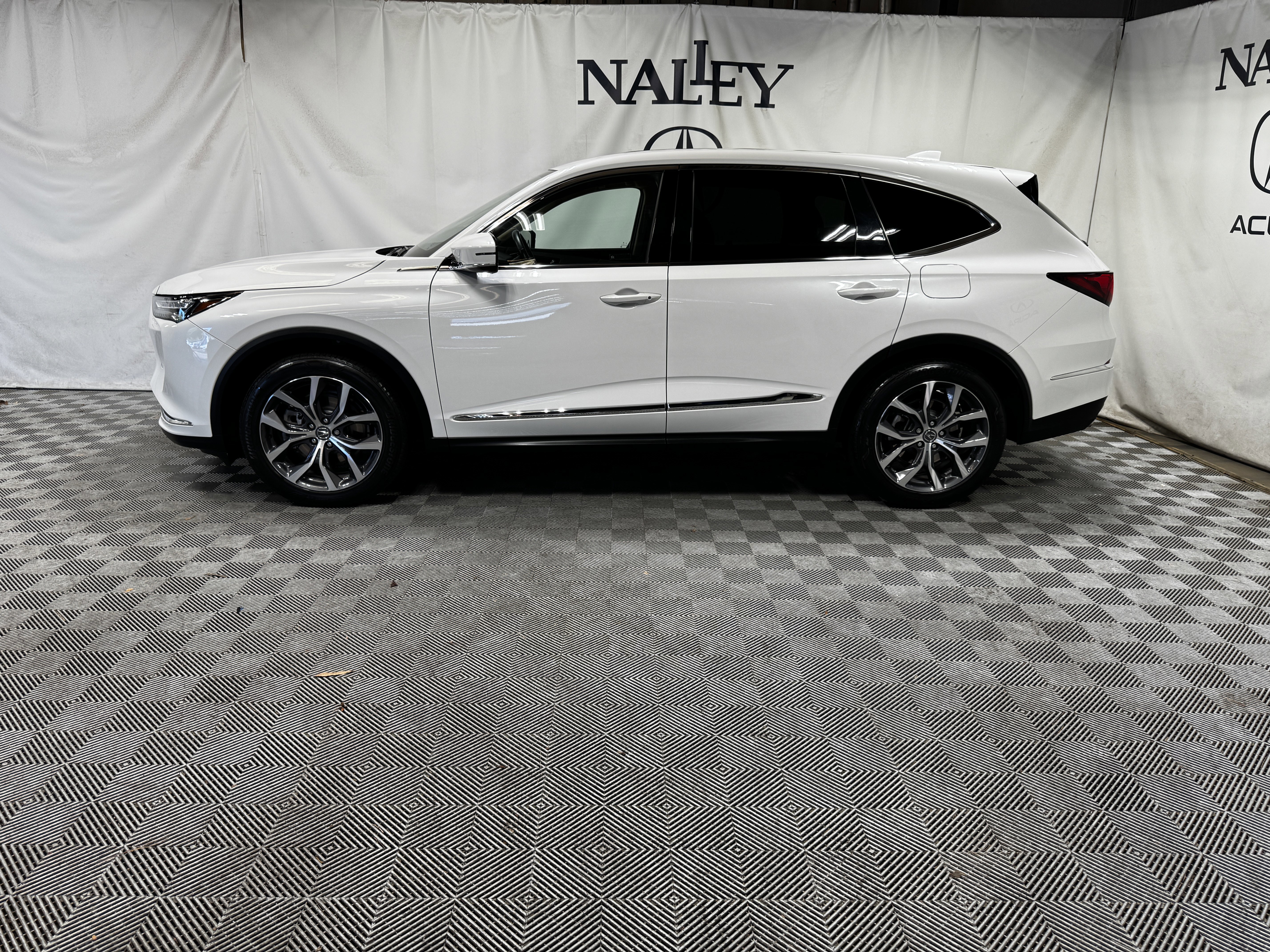 2023 Acura MDX FWD w/ Technology Package