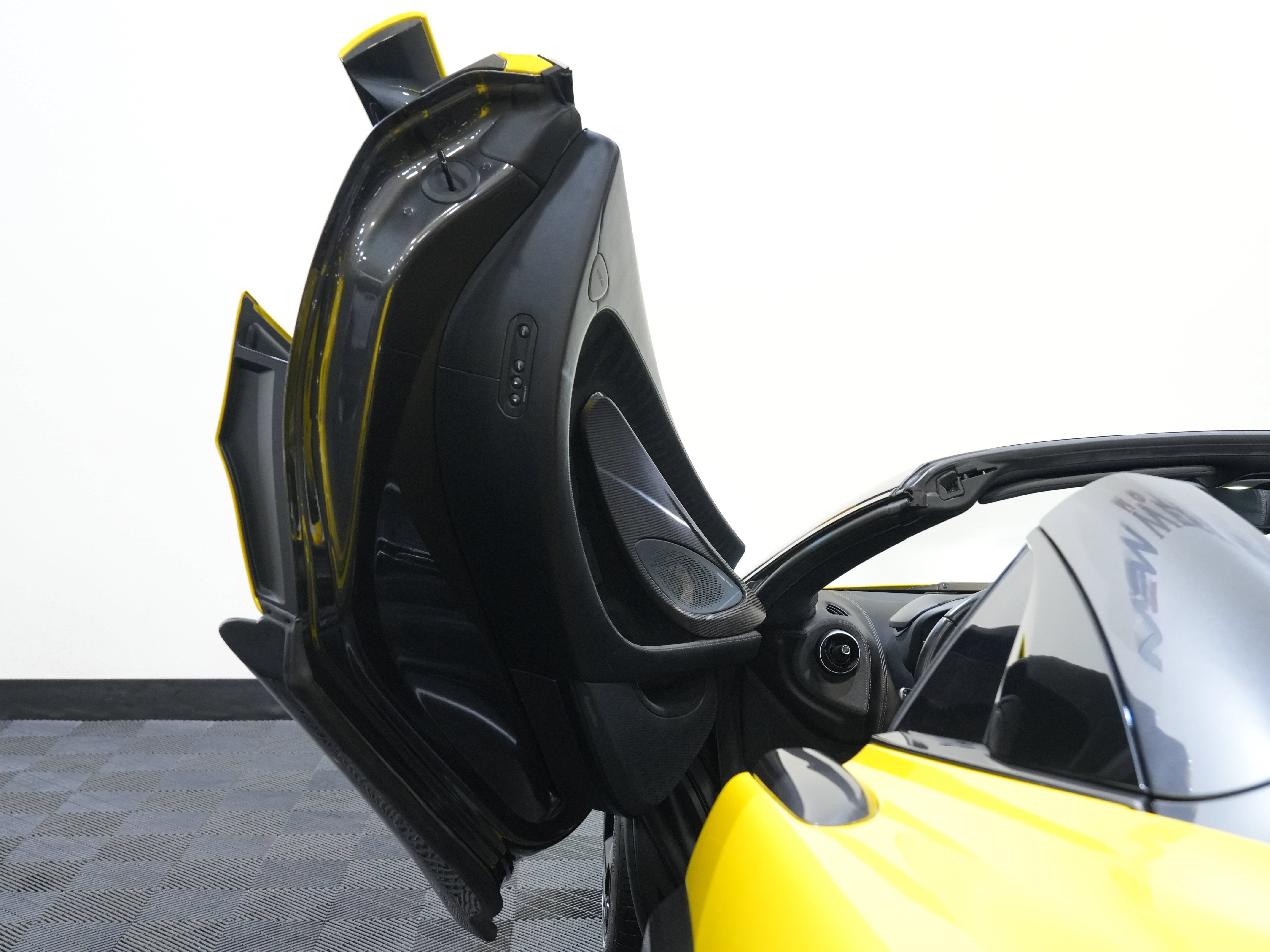 Used 2020 McLaren 600LT Spider photo 26