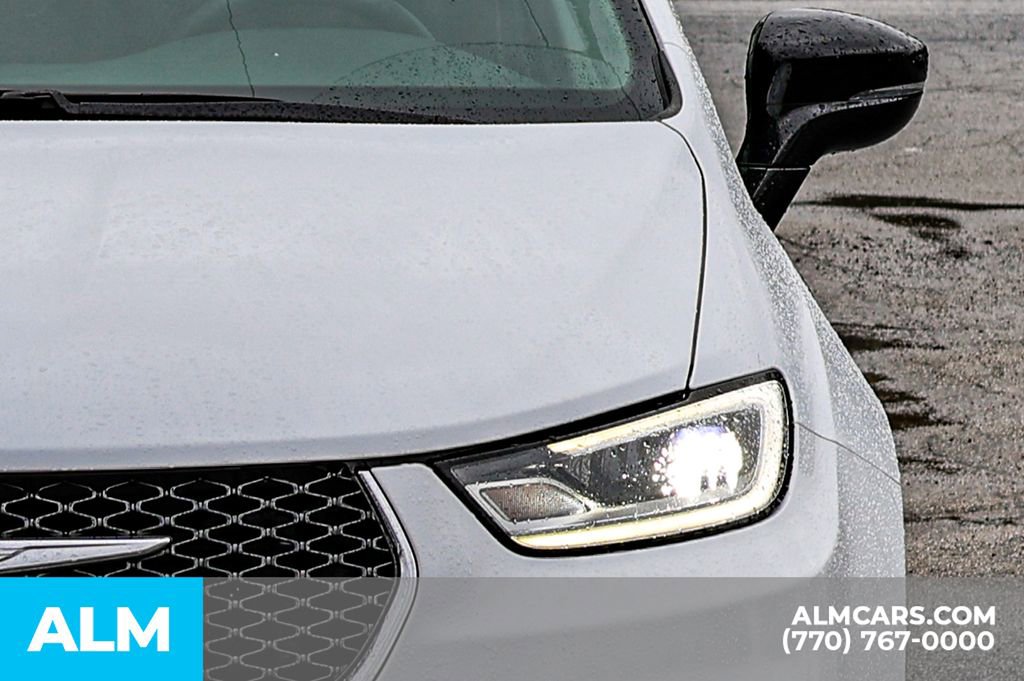 2024 Chrysler Pacifica Select