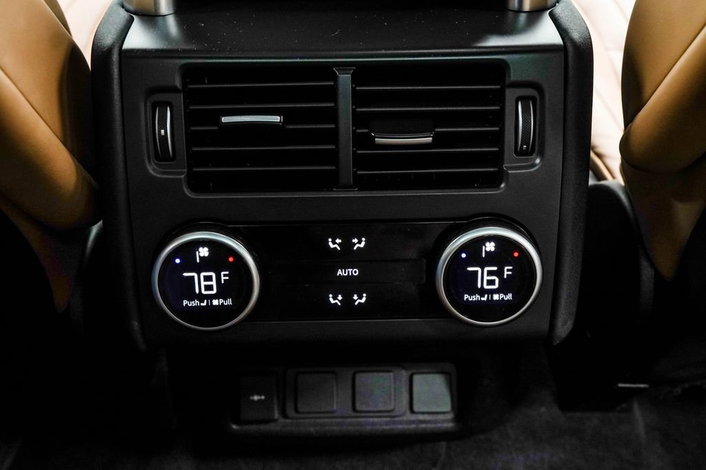 2023 Land Rover Discovery Metropolitan Edition