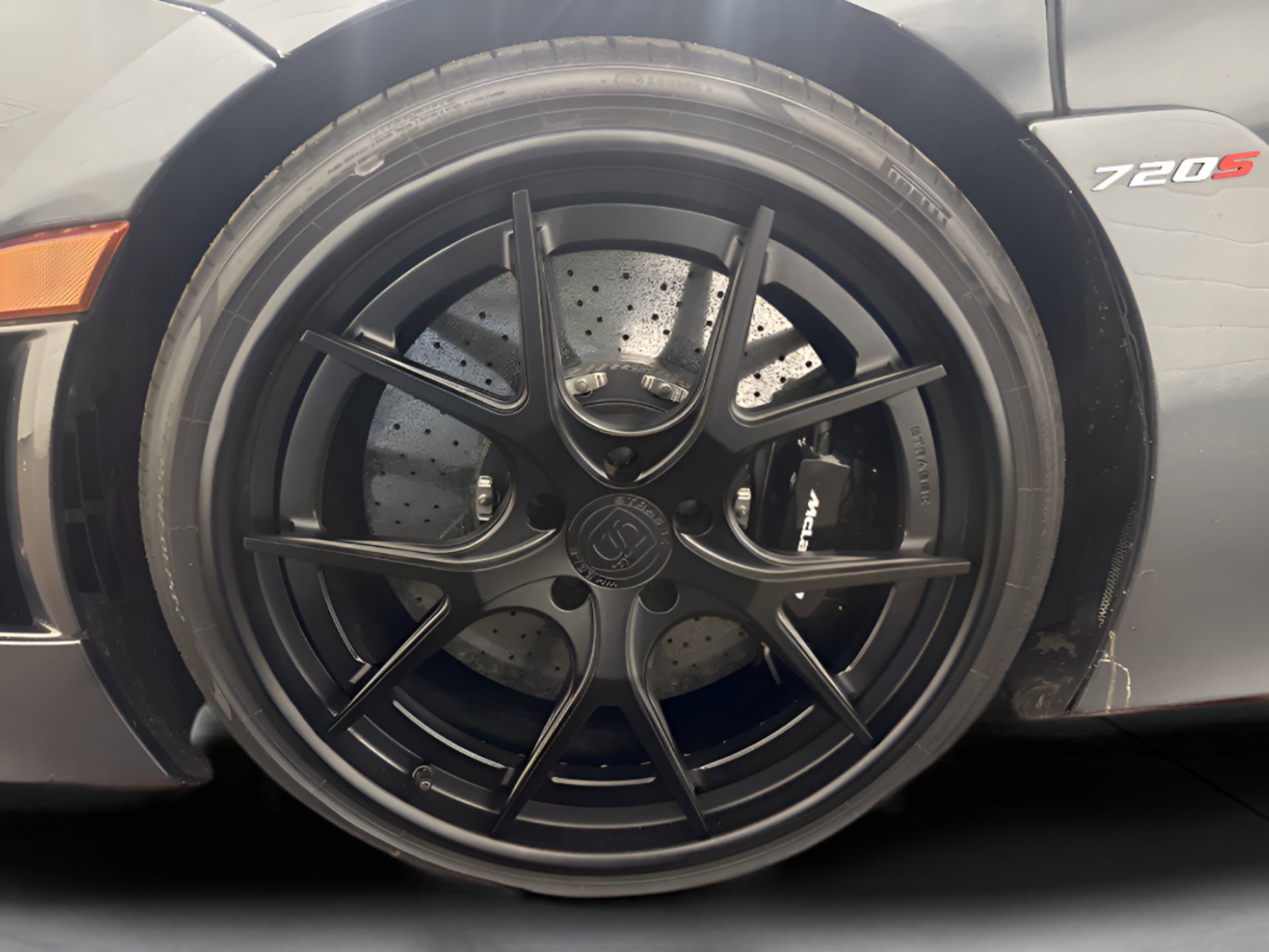 Used 2018 McLaren 720S photo 18