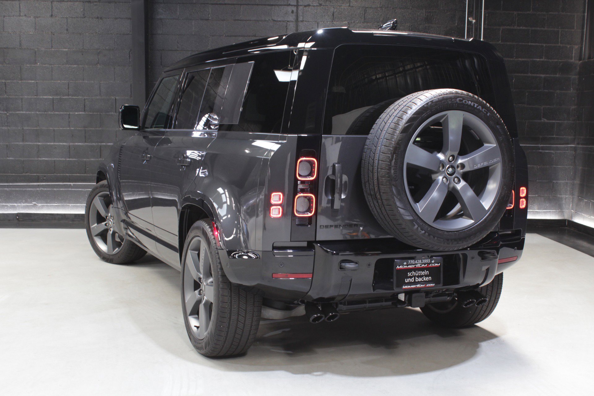 2025 Land Rover Defender 110 V8