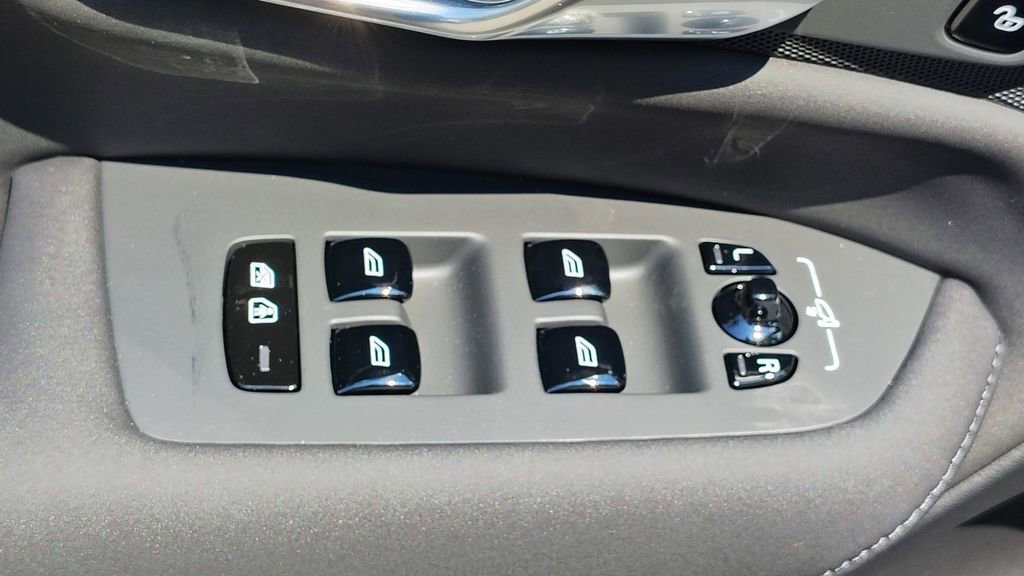 2026 Volvo Xc90 B6 Plus