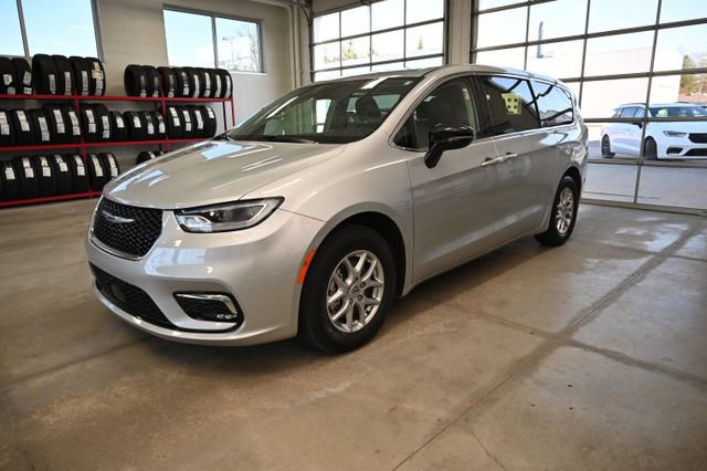 2024 Chrysler Pacifica Touring-L