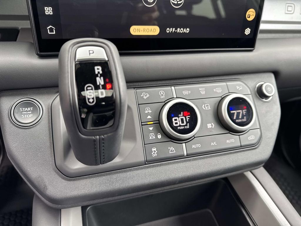 2025 Land Rover Defender 110 V8