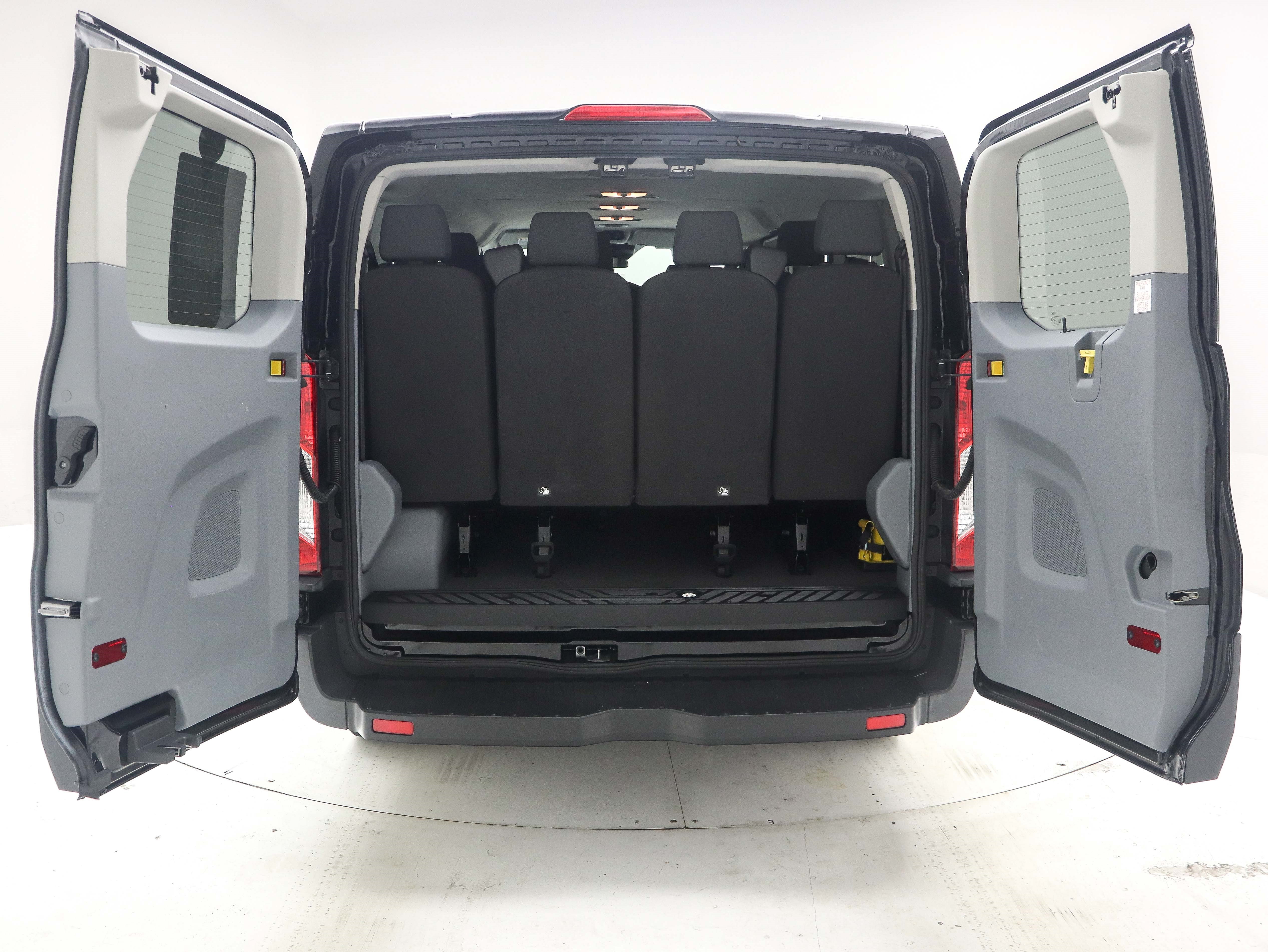 2018 Ford Transit Wagon XL - Photo 10