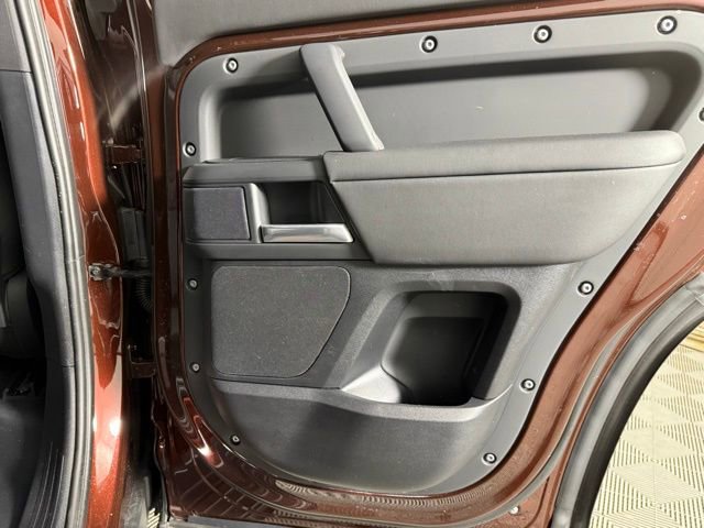 2025 Land Rover Defender 130 X-Dynamic SE