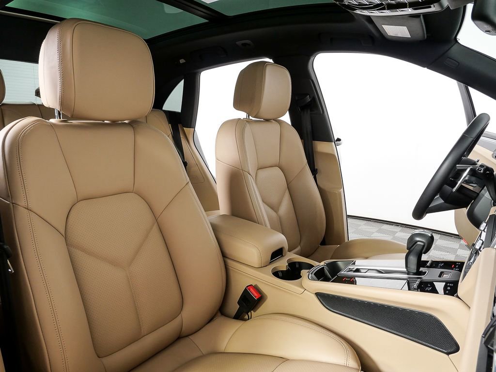 2023 Porsche Macan Turbo