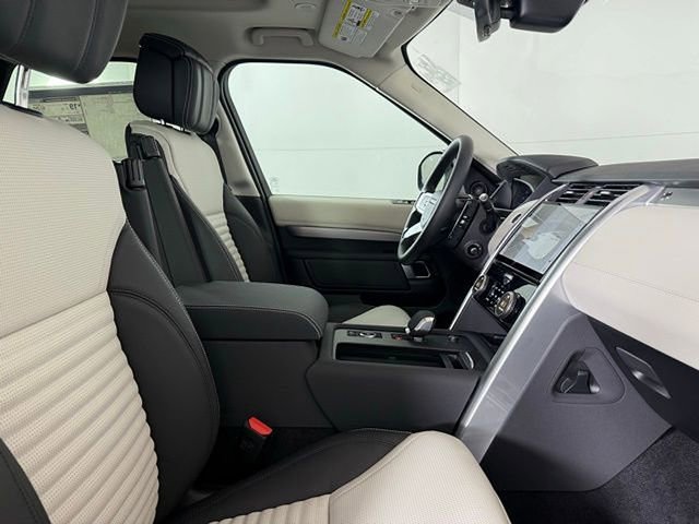 2025 Land Rover Discovery Dynamic SE