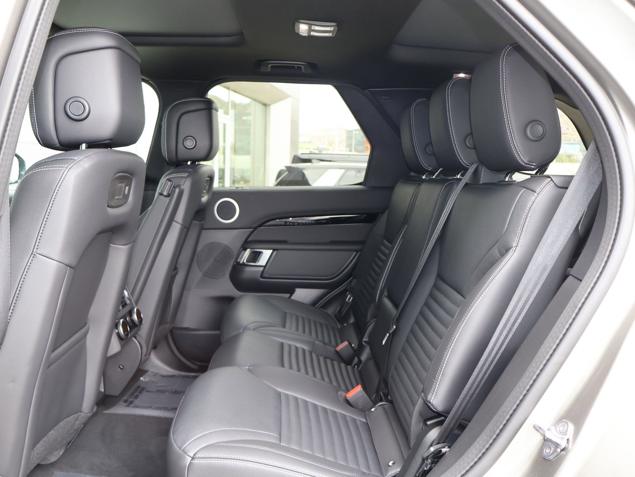 2025 Land Rover Discovery S