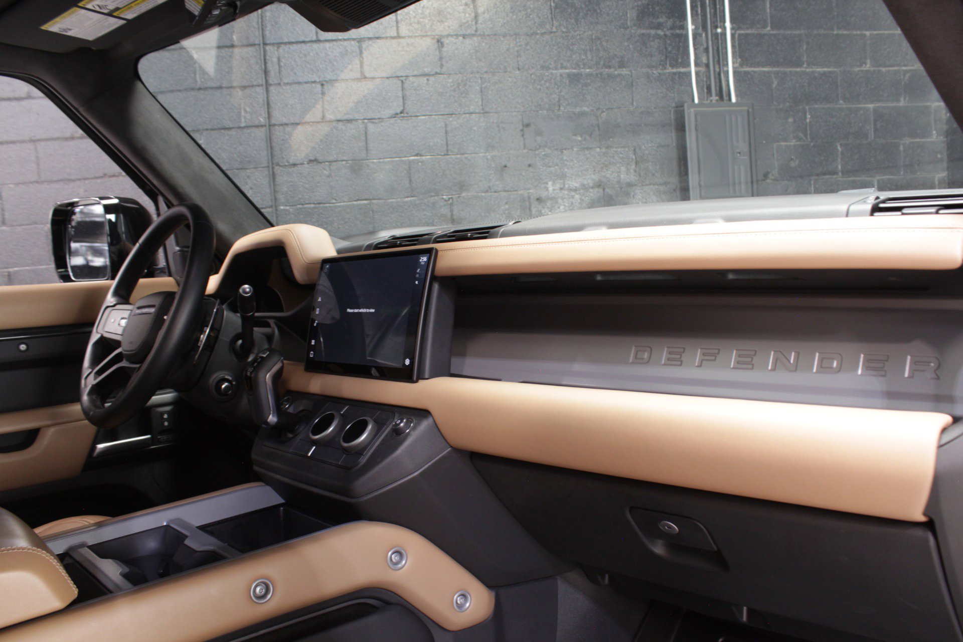 2025 Land Rover Defender 110 V8