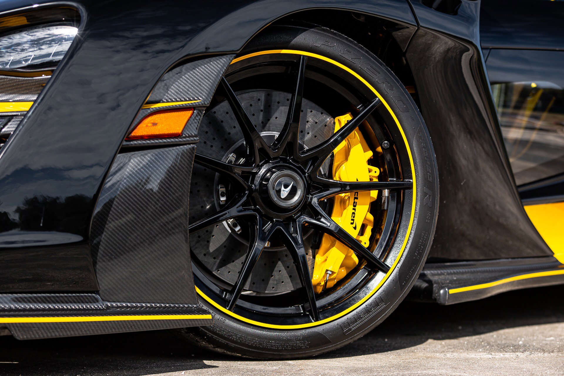 Used 2019 McLaren Senna photo 17