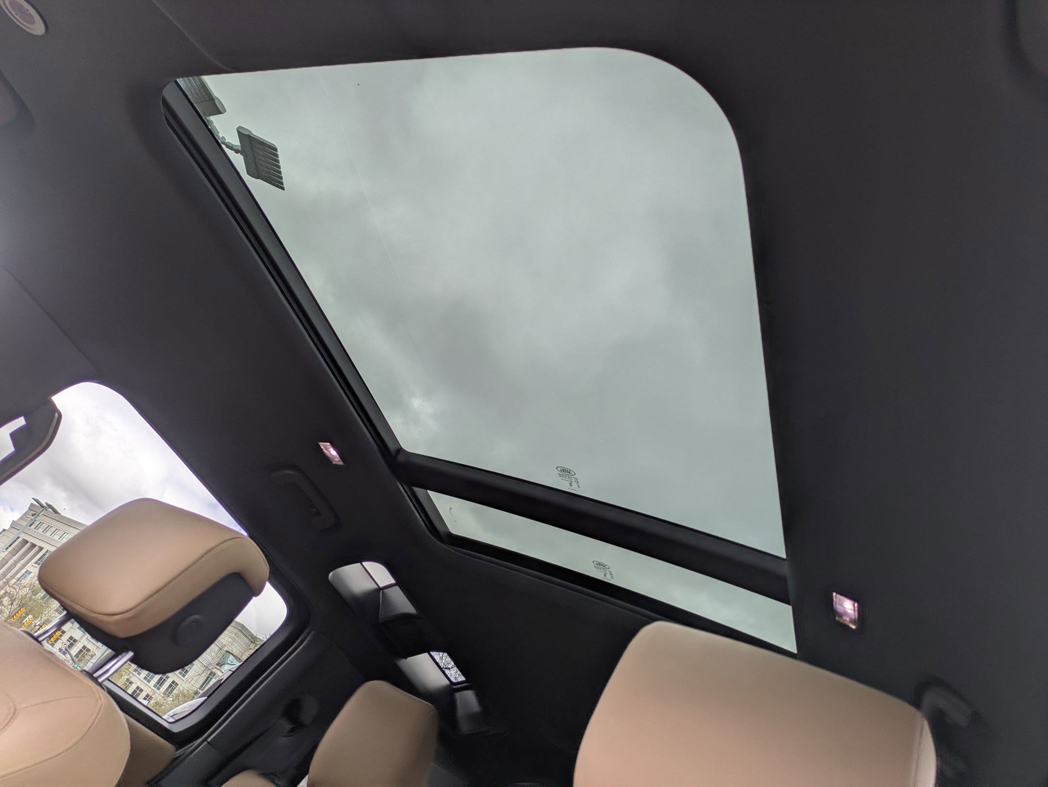 2025 Land Rover Defender 110 X-Dynamic SE