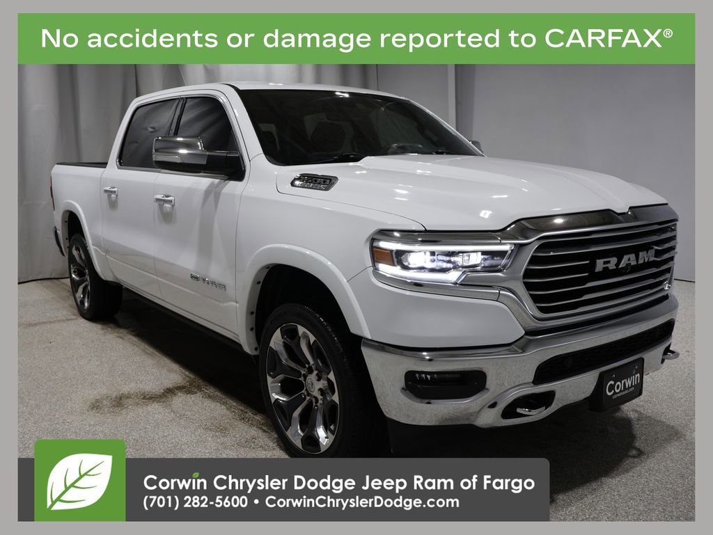 Fino quasi alla fine degli anni sessanta, in Italia circolavano ancora  centinaia di camion lasciati dagli americani. Ecco cosa succedeva se una  Lambretta finiva contro un musone Dodge, un residuato bellico imponente., image size:1024x769