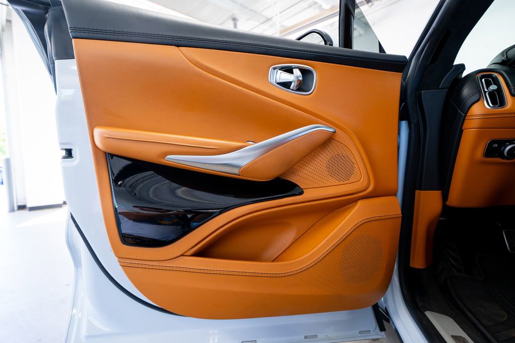 2021 Aston Martin DBX