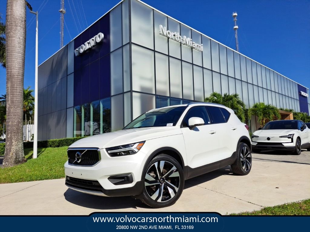 Used 2021 Volvo XC40 T5 Momentum w/ Climate Package