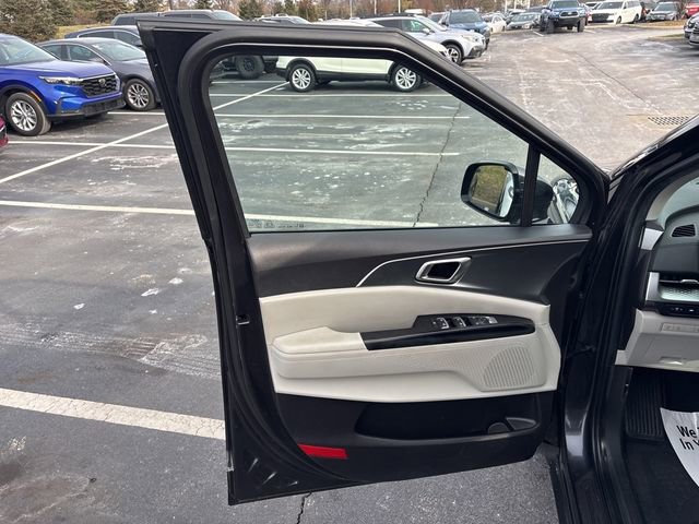 2024 Kia Carnival LX