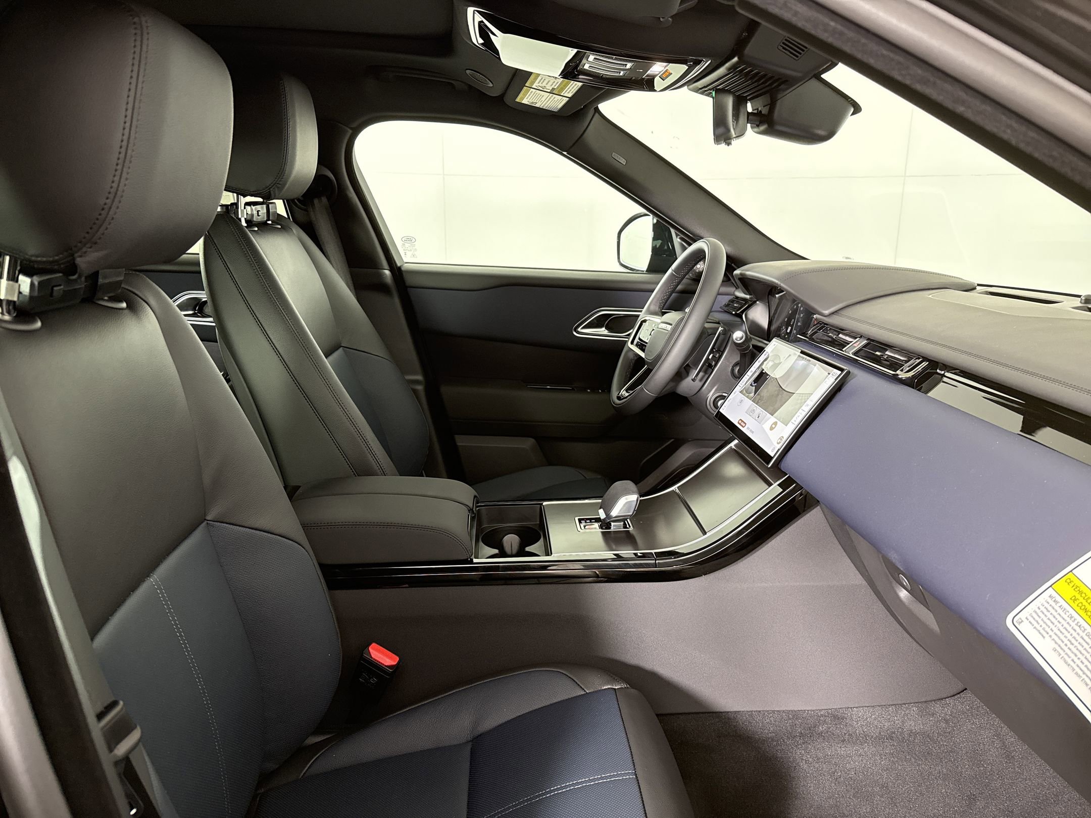 2026 Land Rover Range Rover Velar Dynamic SE