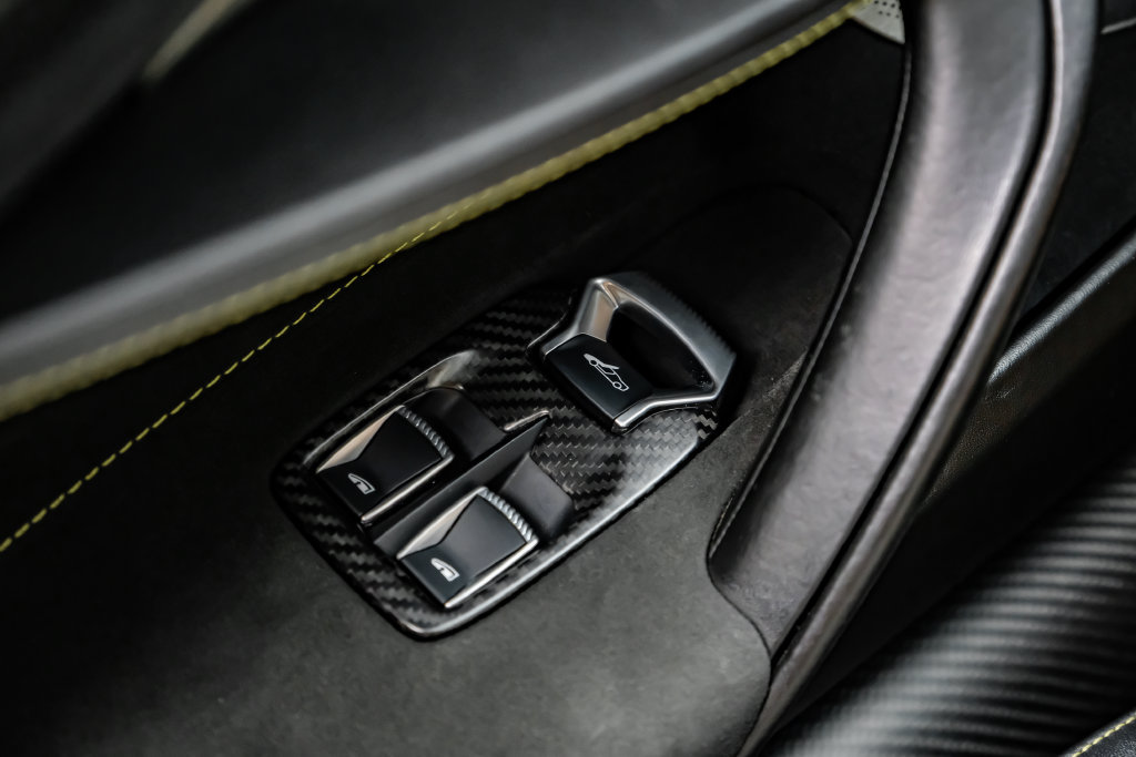 Used 2018 McLaren 720S Performance photo 34