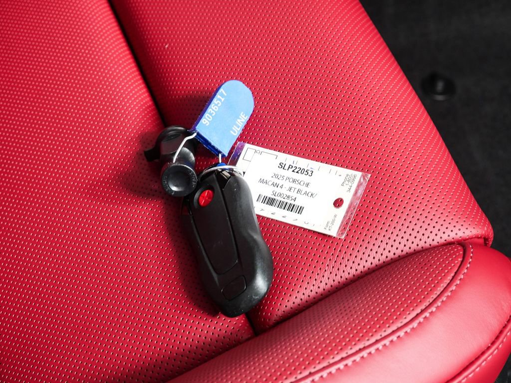 2025 Porsche Macan 4 Electric