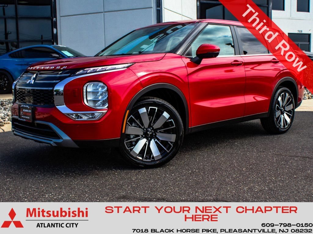 Used 2025 Mitsubishi Outlander SE