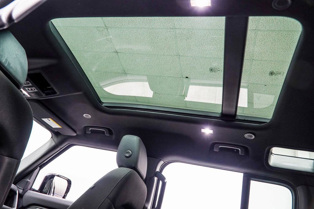 2025 Land Rover Defender 110 S