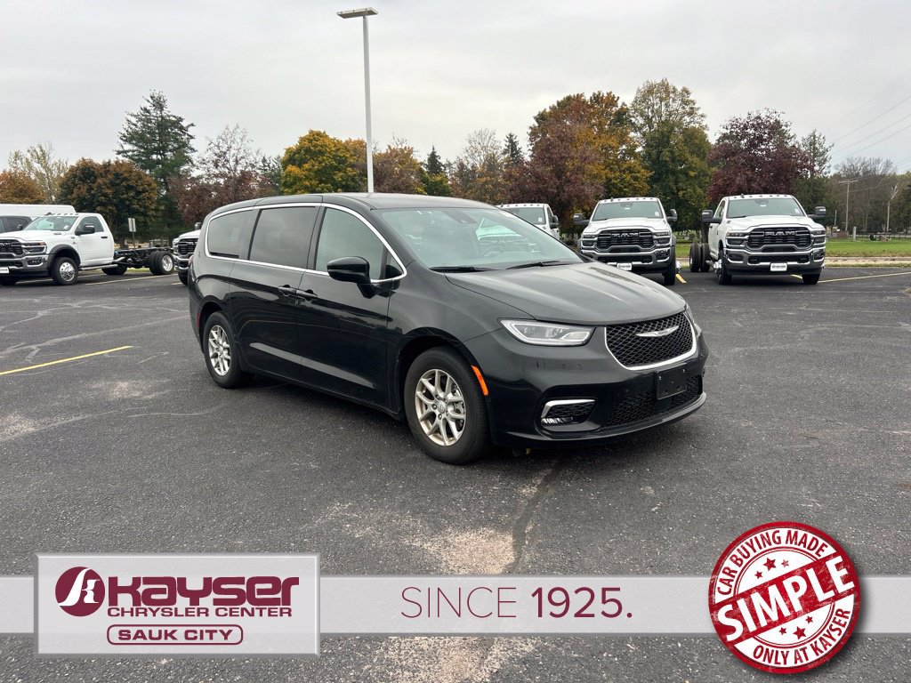 Used 2026 Chrysler Pacifica Select