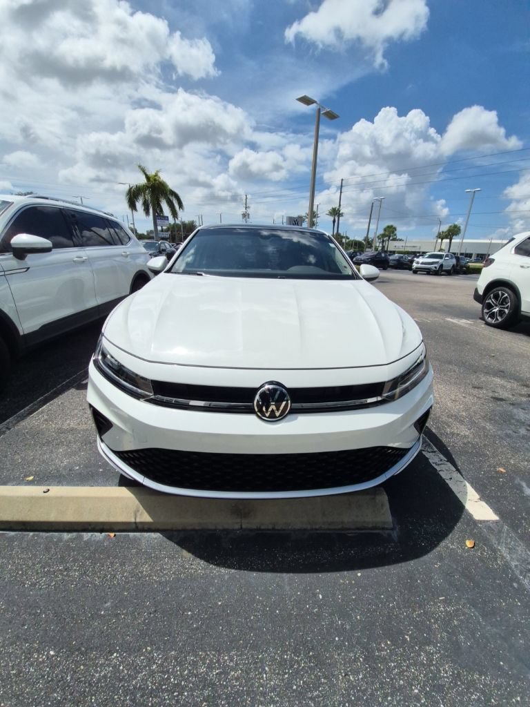 Used 2025 Volkswagen Jetta SE w/ Sunroof Package