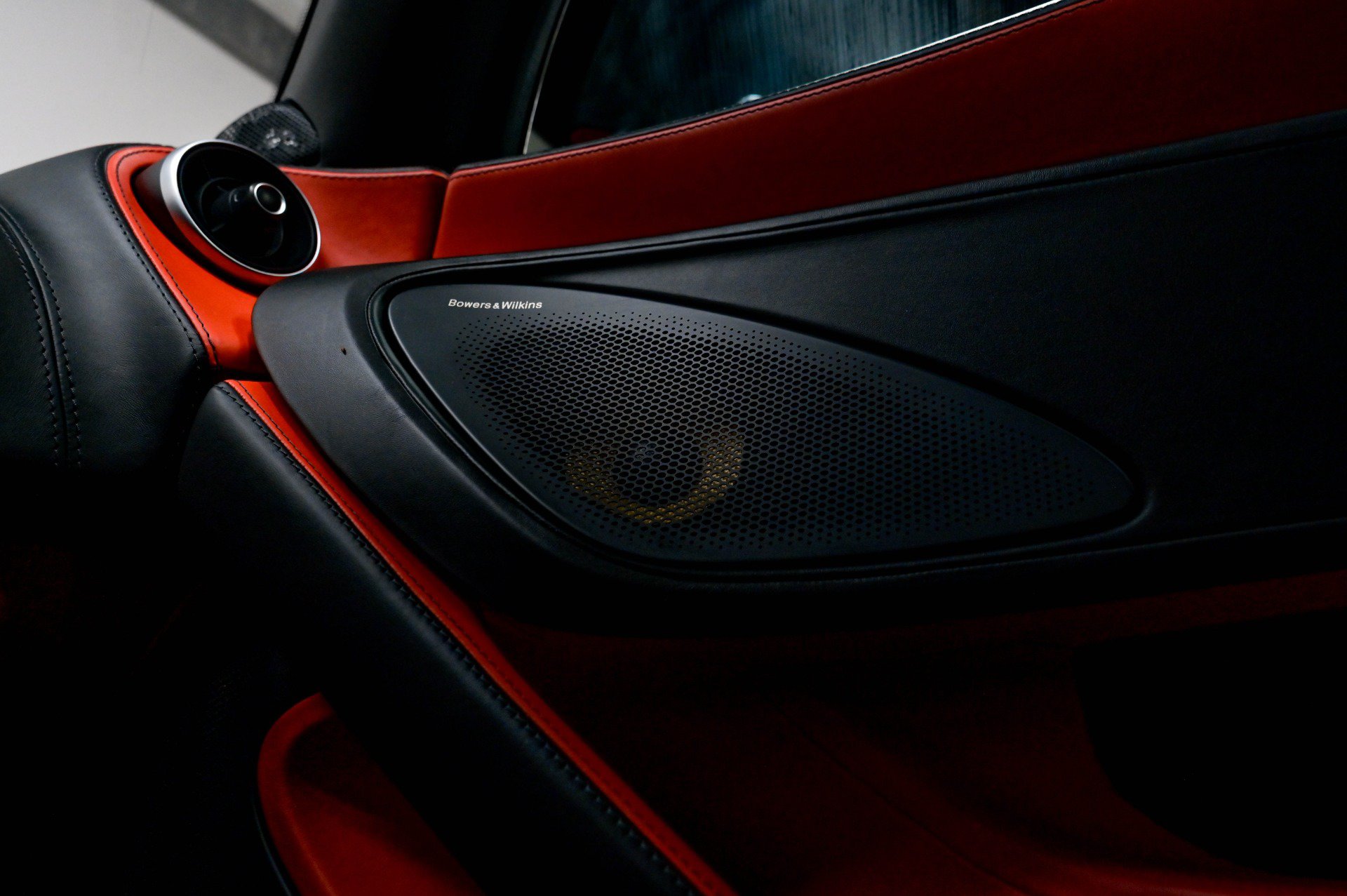 Used 2019 McLaren 600LT photo 11