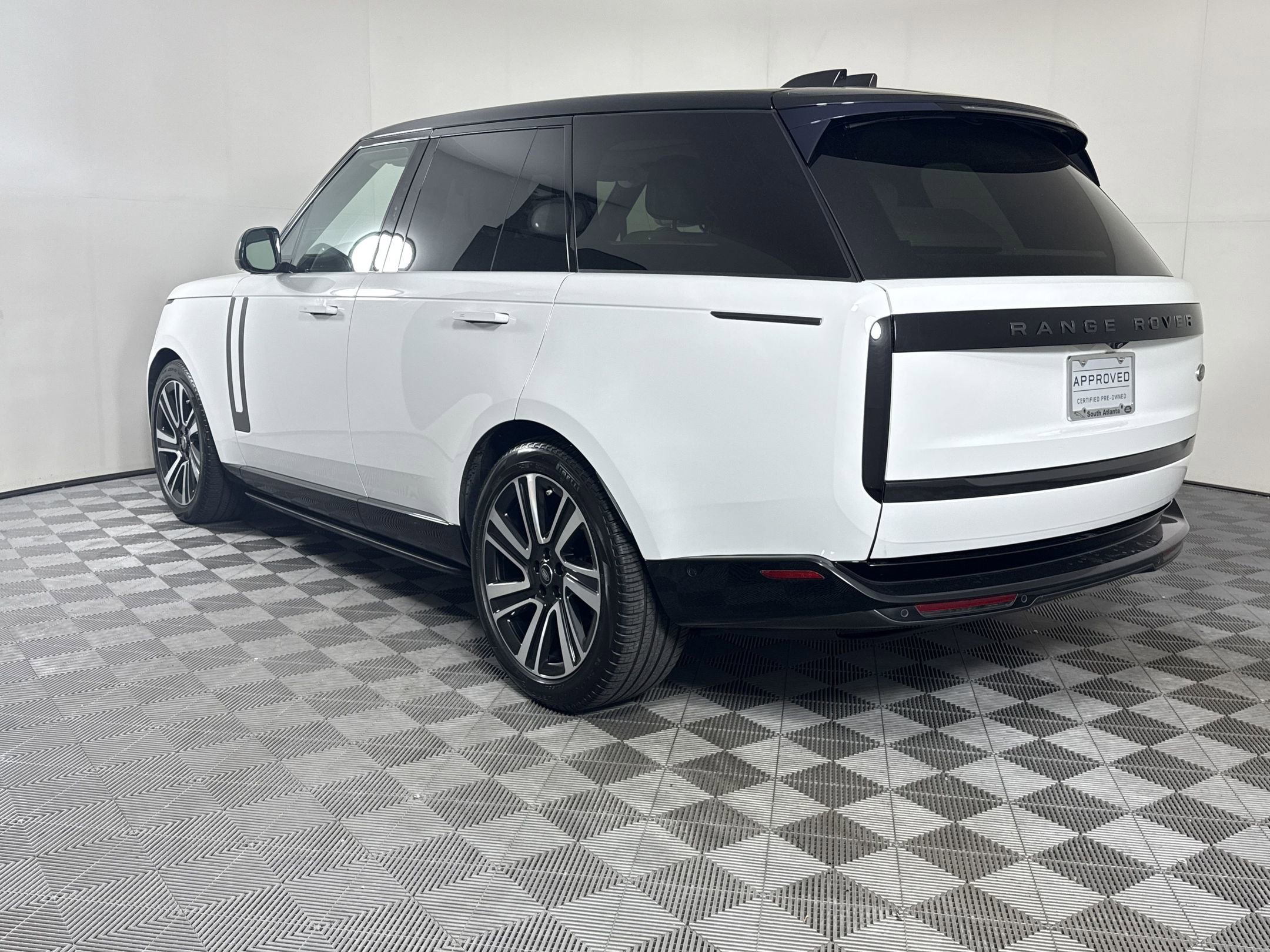 2023 Land Rover Range Rover SE