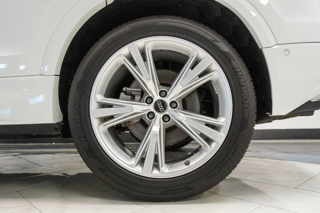 2022 Audi Q8 Premium Plus