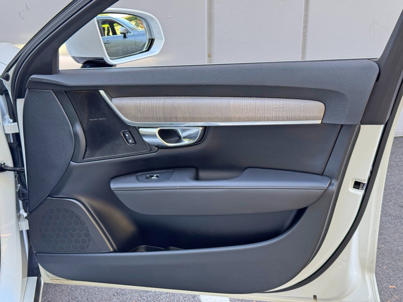 2023 Volvo S90 B6 Plus