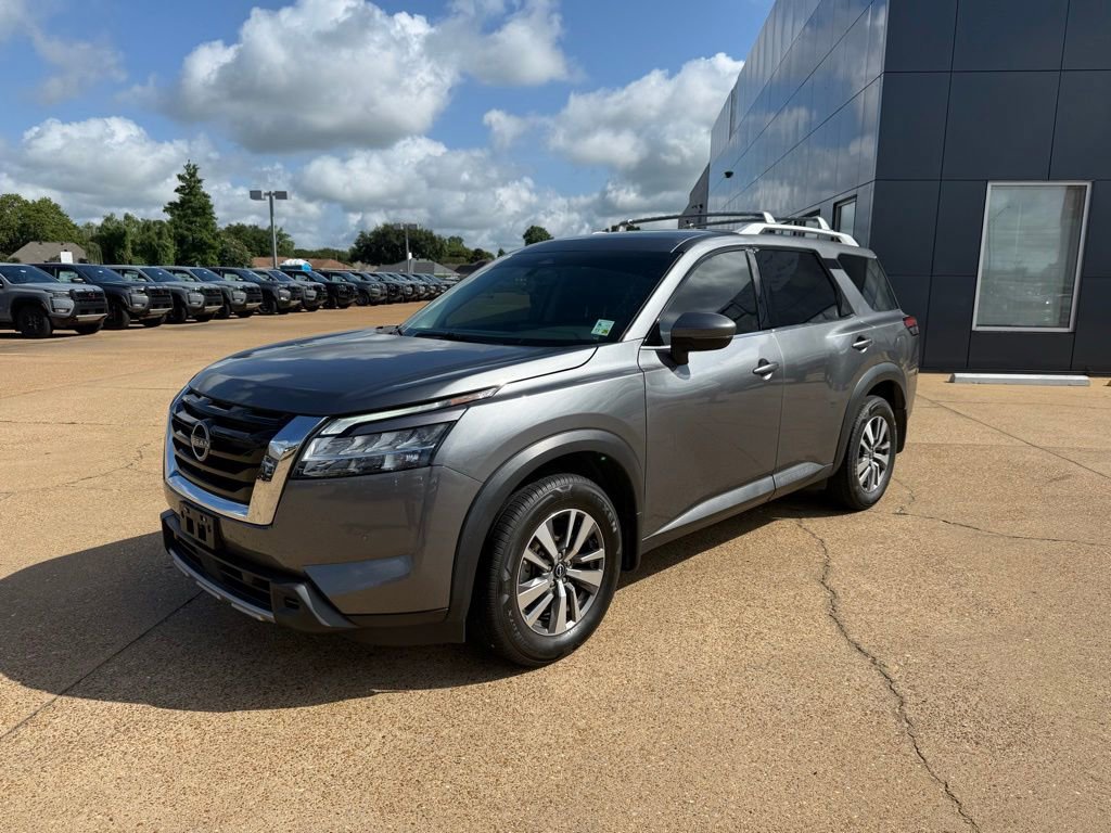 Used 2023 Nissan Pathfinder SL