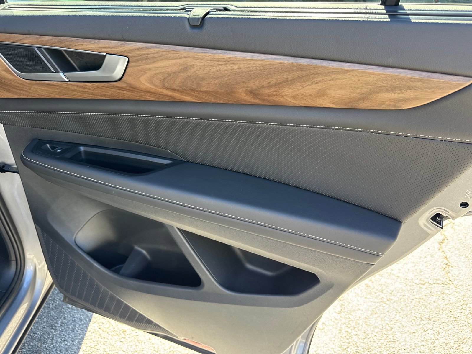 2025 Volkswagen Atlas SE