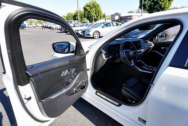 2023 BMW 330i Sedan