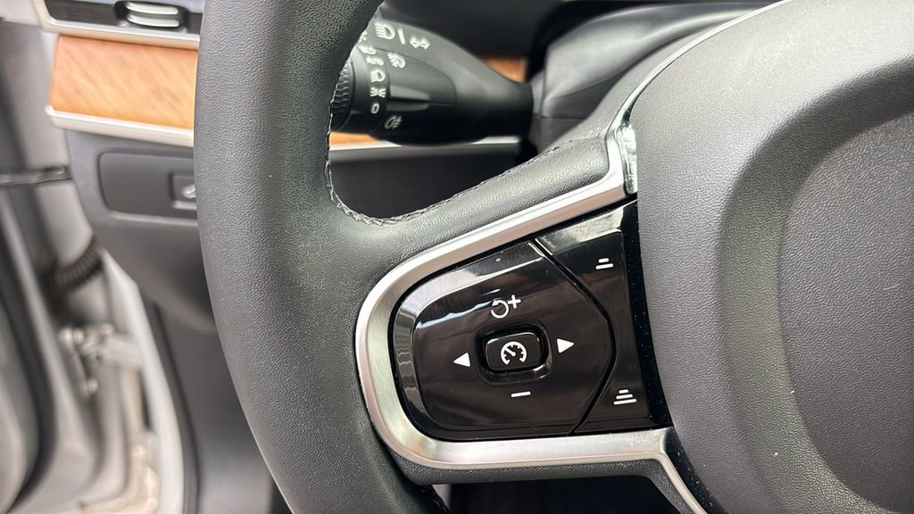 2023 Volvo Xc90 B6 Plus