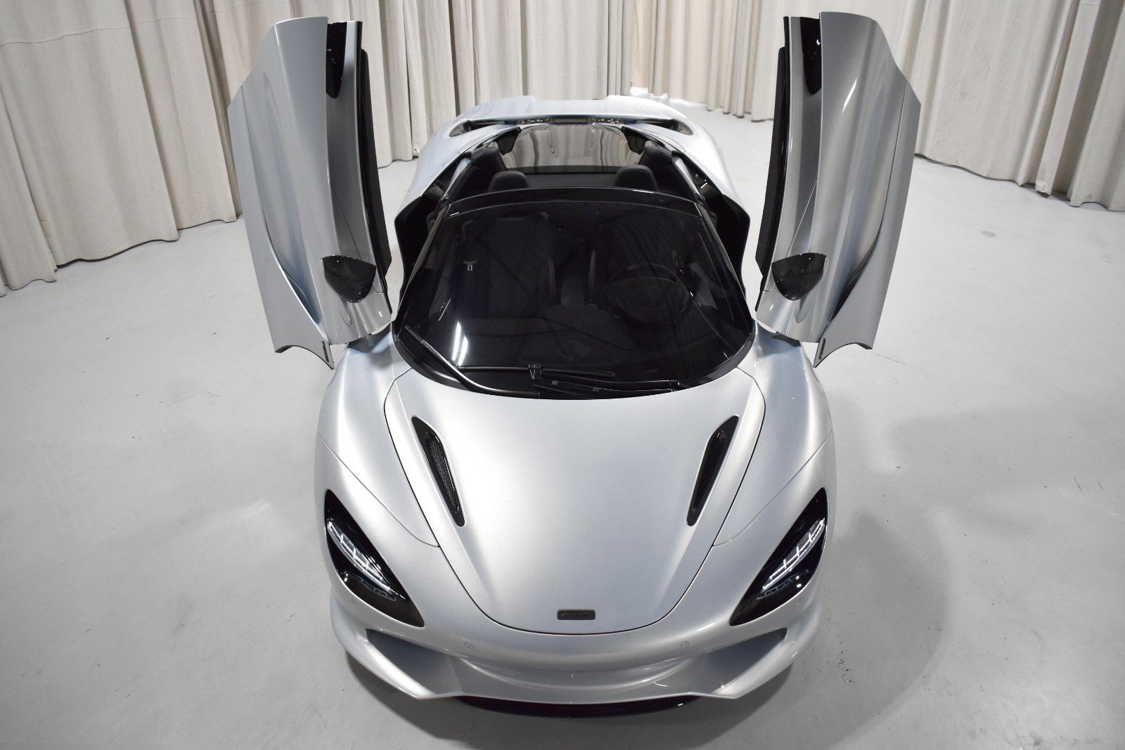 Used 2025 McLaren 750S Spider photo 16