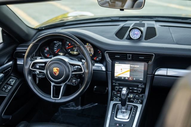 2019 Porsche 911 Carrera