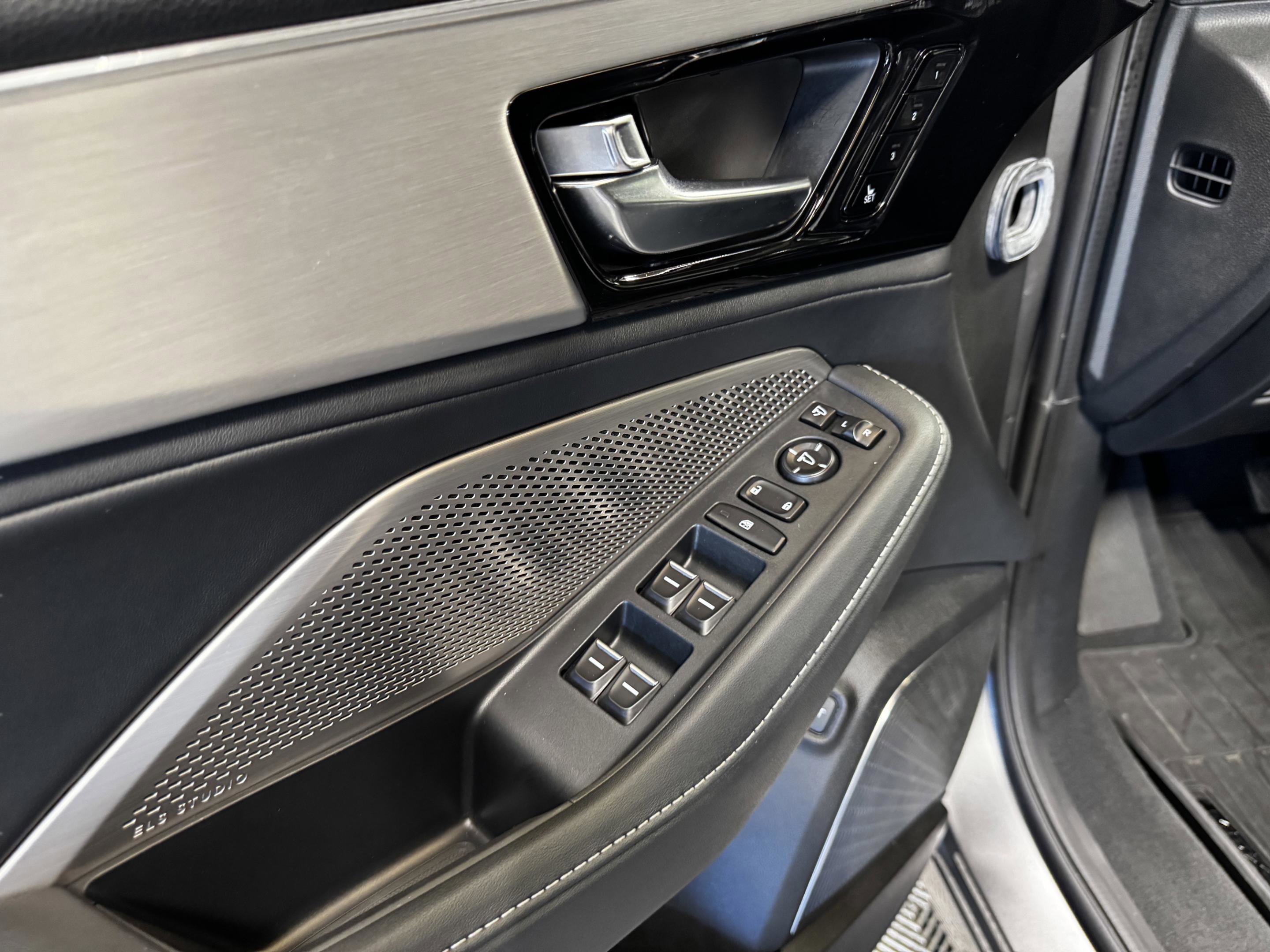 2023 Acura MDX FWD w/ Technology Package